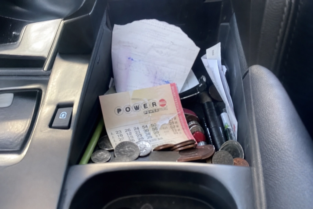 Han havde glemt lottokuponen i bilen i fire måneder: Så fik han chokket på tankstationen