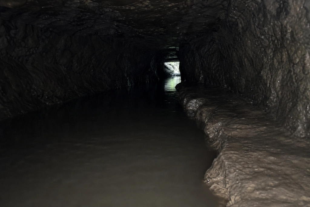 Mænd fanget i oversvømmet grotte i Laos i mere end 10 dage
