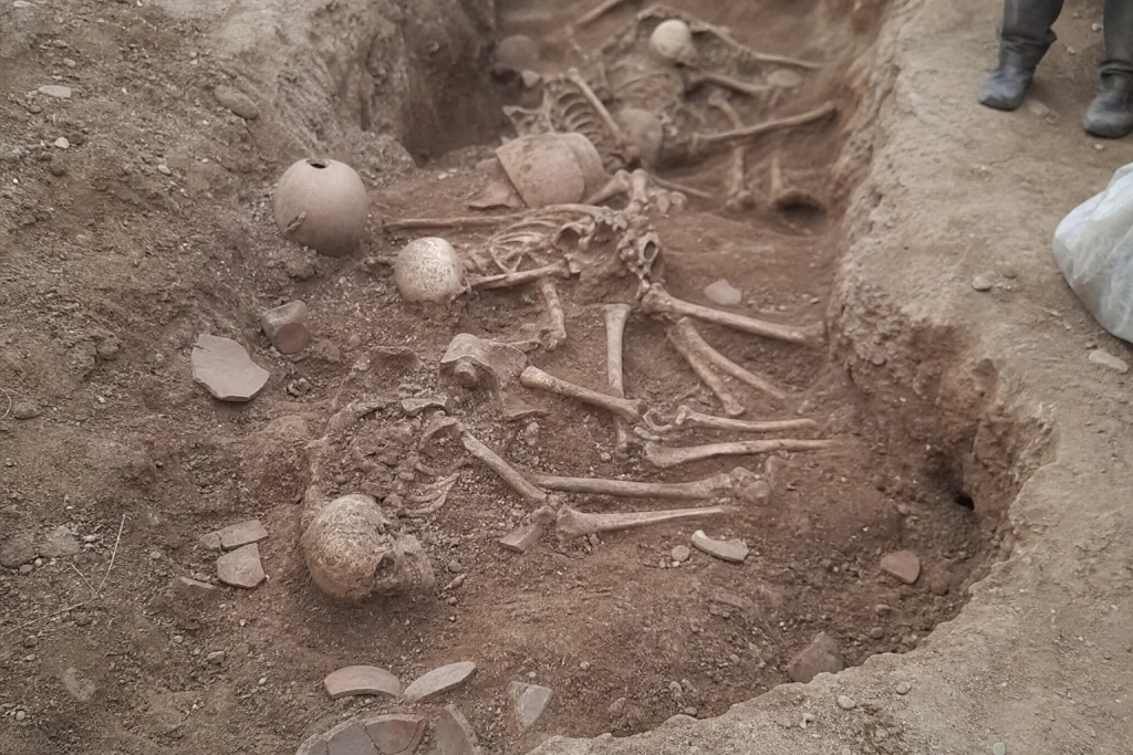 De gravede for at udvide pastafabrikken: Under gulvet lå 85 grave fra oldtiden