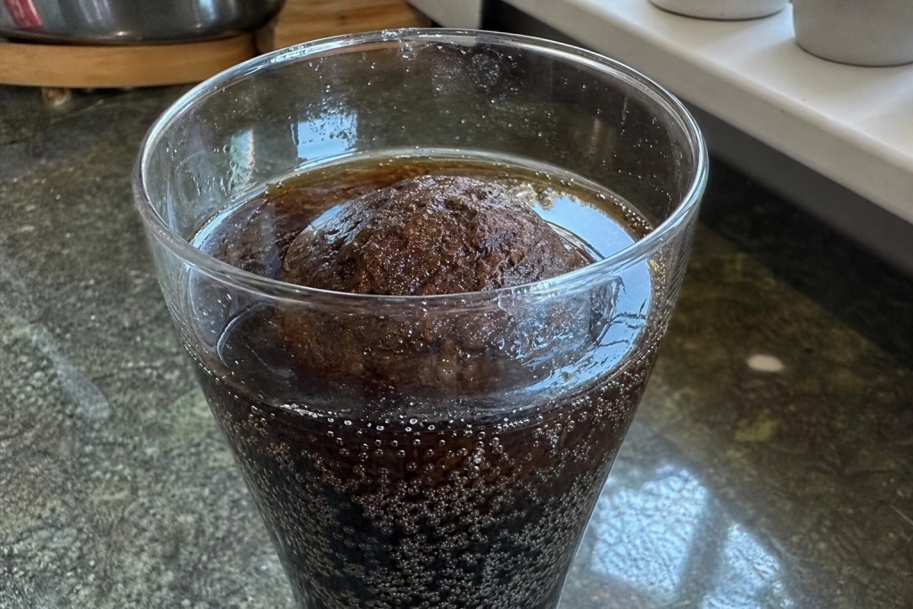 Lægerne aflyste operationen og gav hende en uventet recept: Drik light Coke