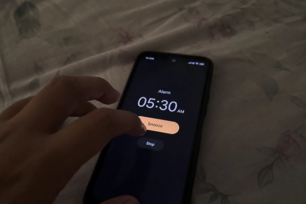 Du sover måske en smule for lidt hver nat: Ny forskning afslører, hvad det stille og roligt gør ved din vægt