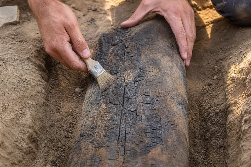 Arkæologer gravede under en parkeringsplads i Jerusalem og fandt brændte bjælker fra da Babylon brændte byen ned for 2.600 år siden