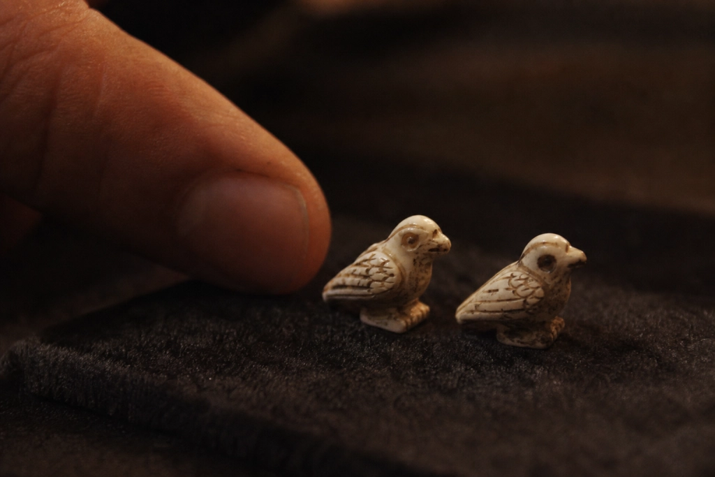 De er på størrelse med din fingernegl og skåret i mammutelfenben for 40.000 år siden: Det er den fineste istidskunst i miniature, man endnu har fundet
