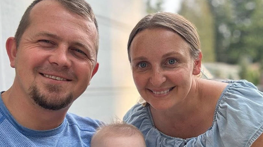 8 måneder gamle Michael døde på hospitalet langt hjemmefra: Det personalet derefter bad forældrene gøre, fik et helt land til at koge
