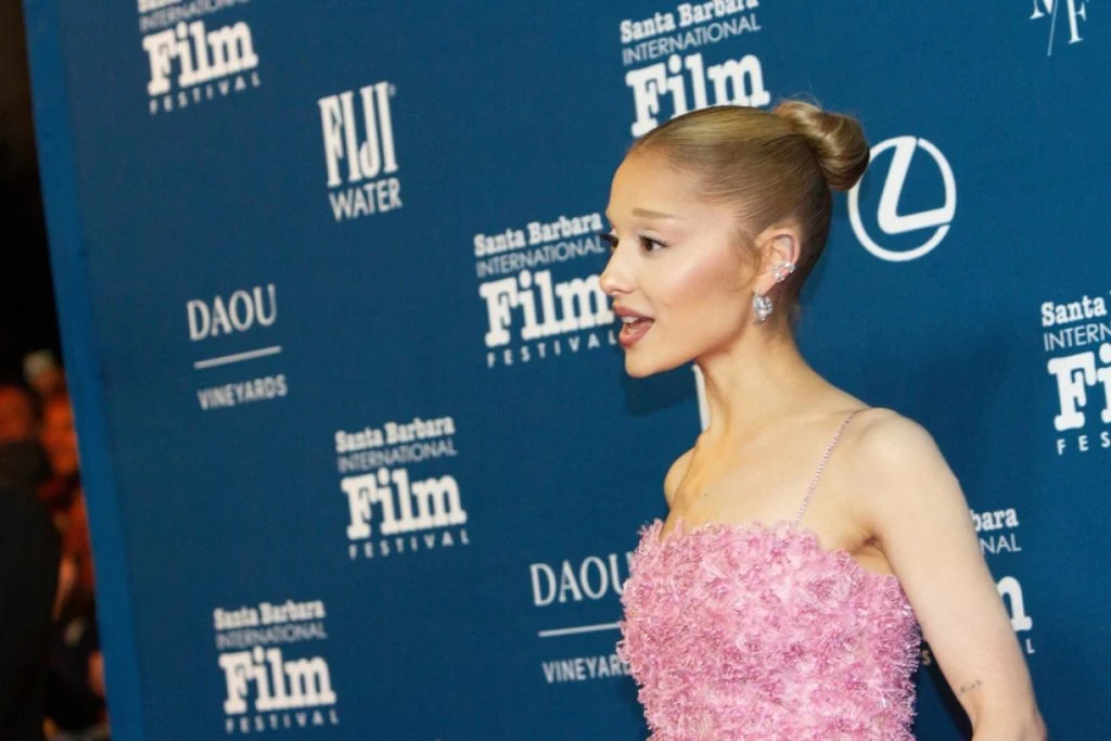 Ariana Grande delte en stribe koncertbilleder: Ét af dem viste hendes bare bryst