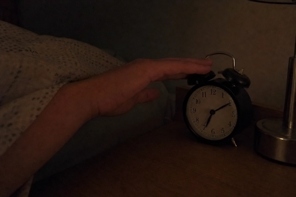 Hvorfor er det altid så svært at komme ud af sengen en mørk efterårsmorgen?