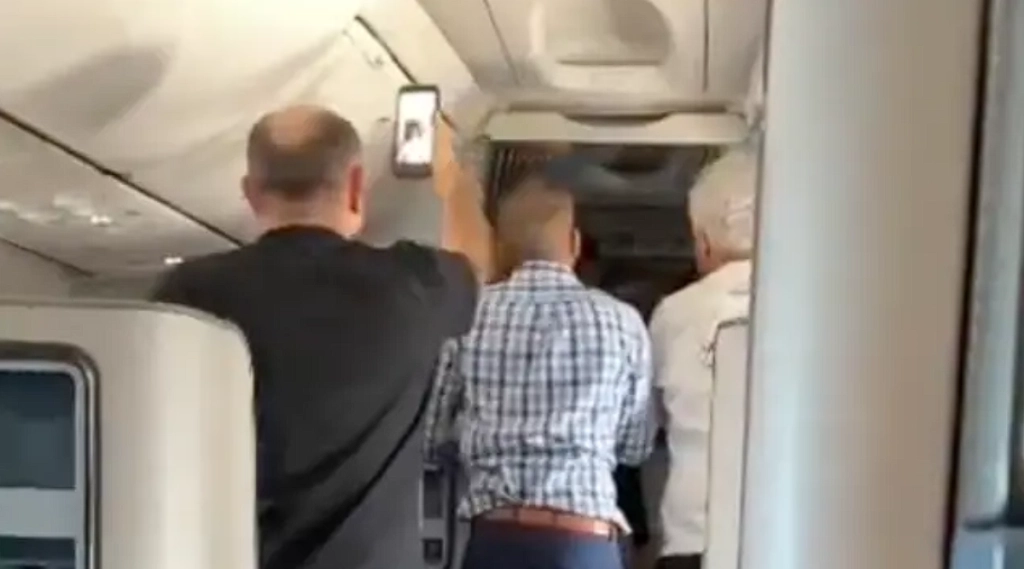 FlyDubai: Optagelser viser passagerer storme cockpittet efter pilot stukket ned