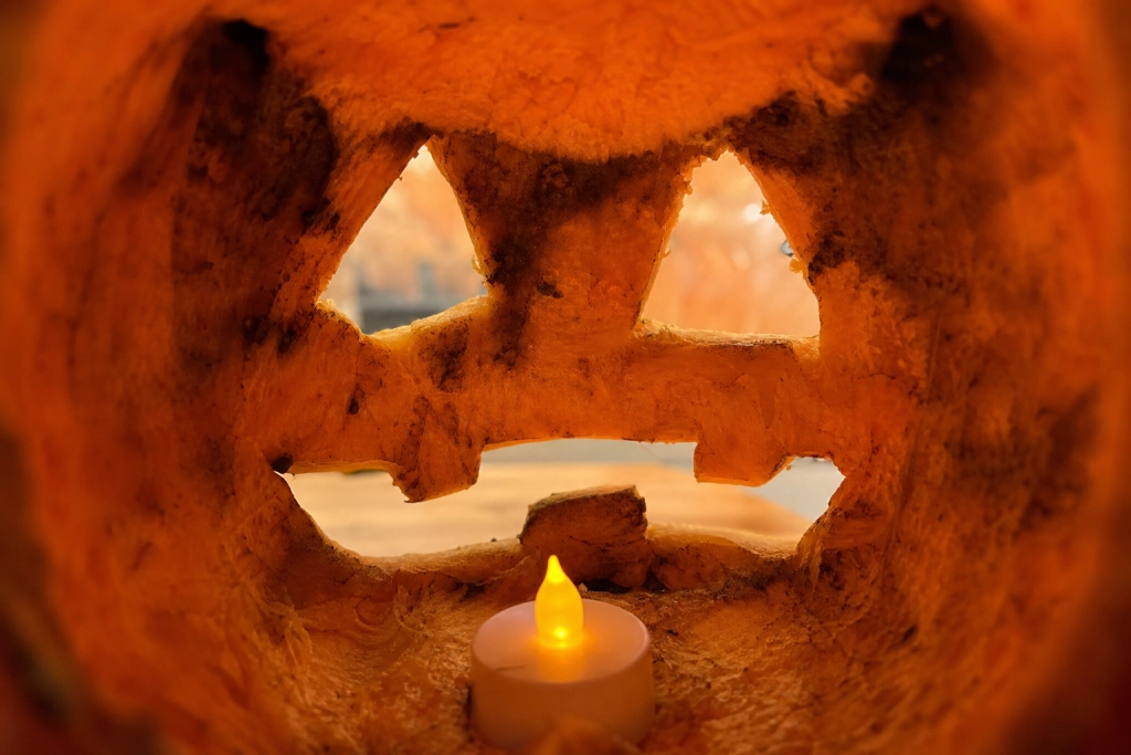 Derfor bliver en Halloween-lanterne nogle gange sort indeni